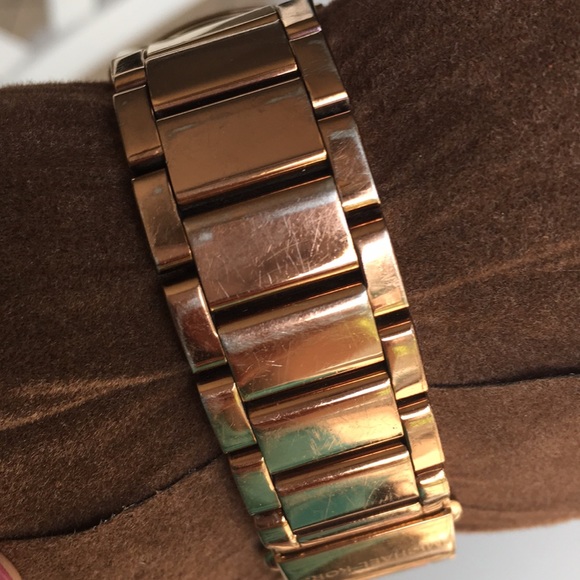 Michael Kors Rose Gold Watch - Picture 4 of 6